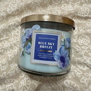 NEW Bath and Body Works Blue Sky Breeze 3 Wick Candle